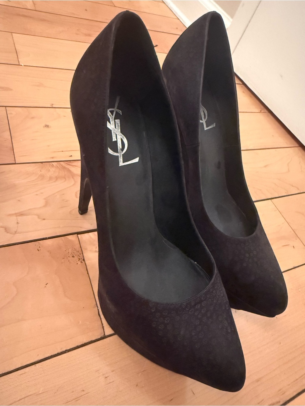 Saint Laurent Black Suede Pointed Pumps with Stiletto Heel